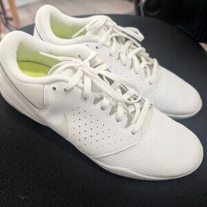 Nike Sideline IV cheer shoe - size 7